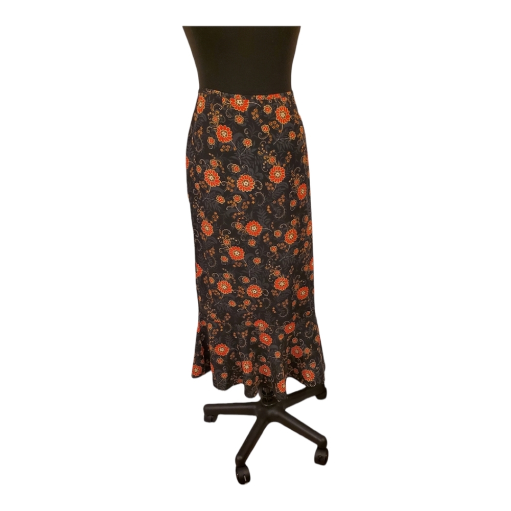 Sag Harbor skirt, black with a beautiful floral print